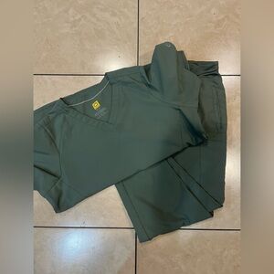 WonderWink Women's Scrub Set in Dark Green